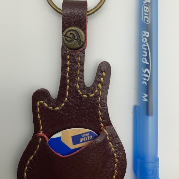 *SOLD* Leather Shaped Guitar Pick Holder Key Chain - Three Guitar Picks Included - Picture 1 of 3
